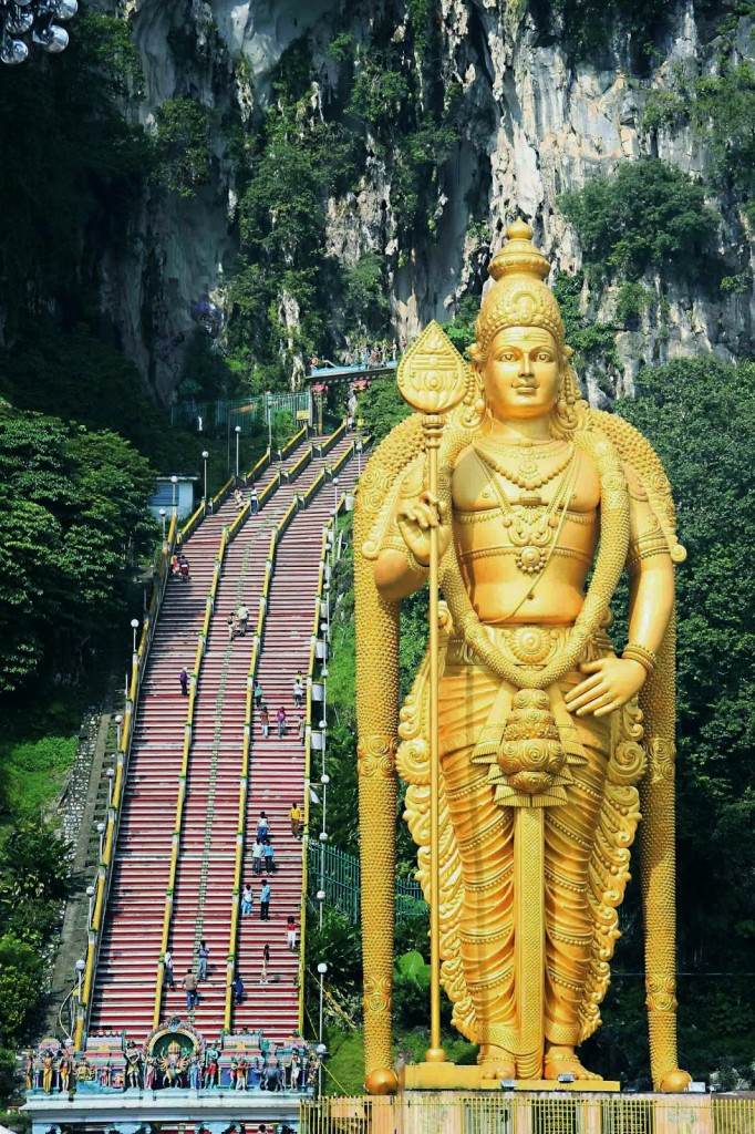 ve-may-bay-di-malaysia-Batu-Caves