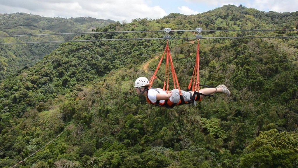 El Monstruo, Puerto Rico